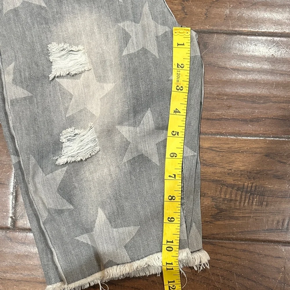 easel trendy gray